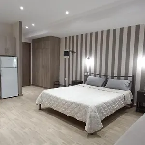 apt-2downtown-skg.hotelschalkidiki.net/