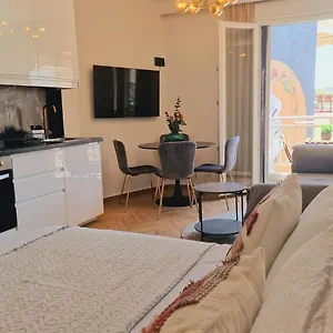 luxury-apartments-in-downtown-of-perea.hotelschalkidiki.net/